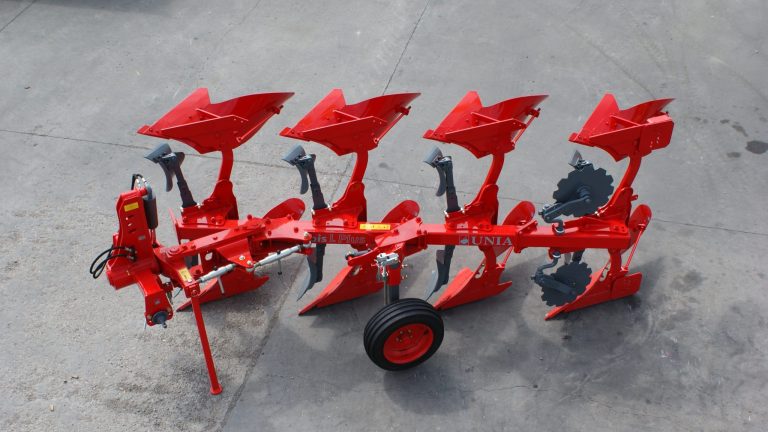 Nesený otočný pluh UNIA IBIS L 3+ – 3 tělesa, 80–90 HP