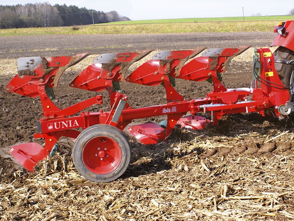 Nesený otočný pluh UNIA IBIS M 4 – 4 tělesa, 90–120 HP
