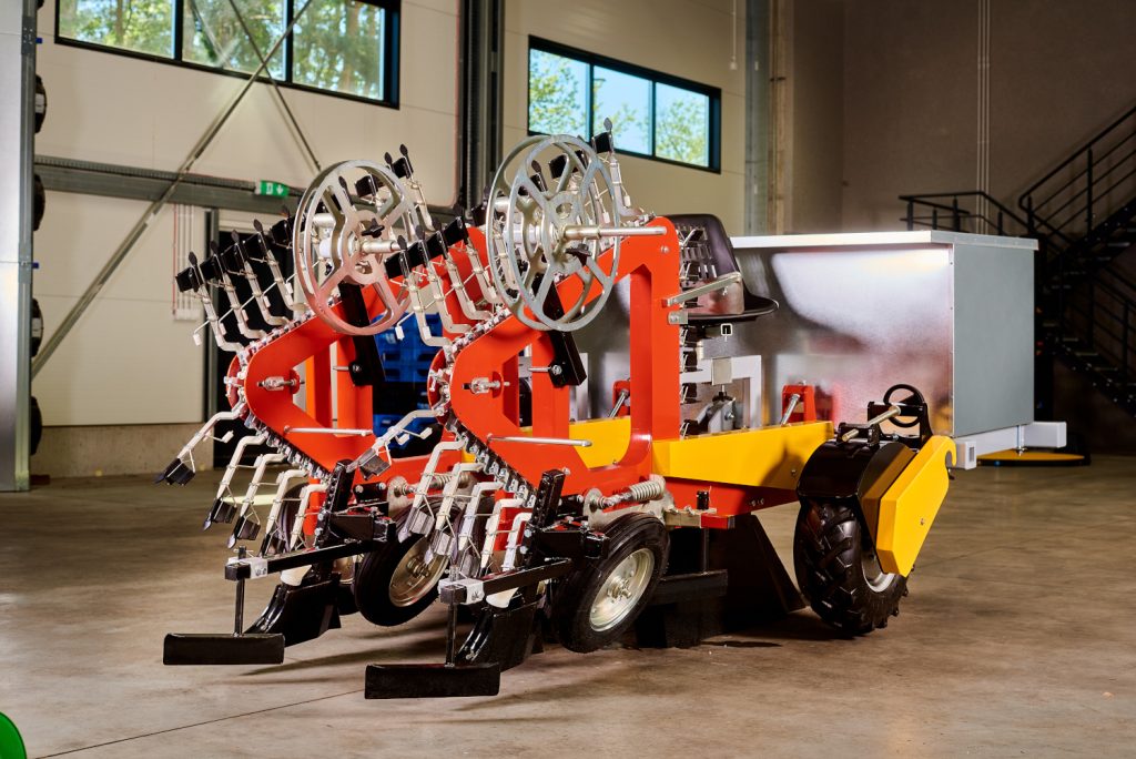 Poloautomatický sázecí stroj pro školky Solan typ SSZ
