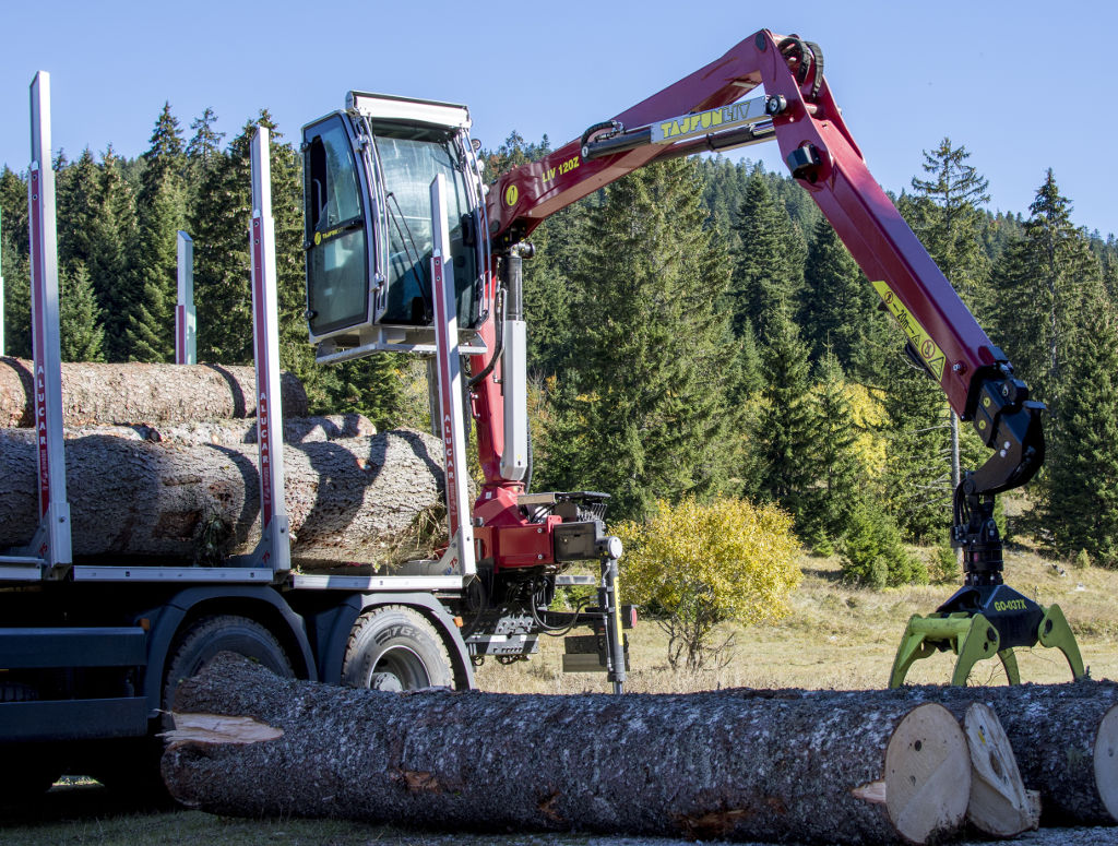 Tajfun LIV 120 Z | příčně skládaný hydraulický jeřáb