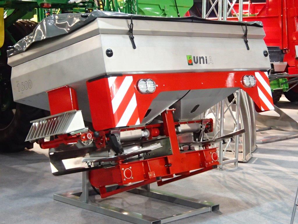 Rozmetadlo minerálních hnojiv UNIA MXL 2100
