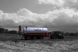 Traktorový fekální návěs POMOT T 525 objem 25 000 l