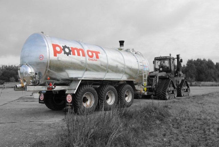 Traktorový fekální návěs POMOT T 530 objem 30 000 l